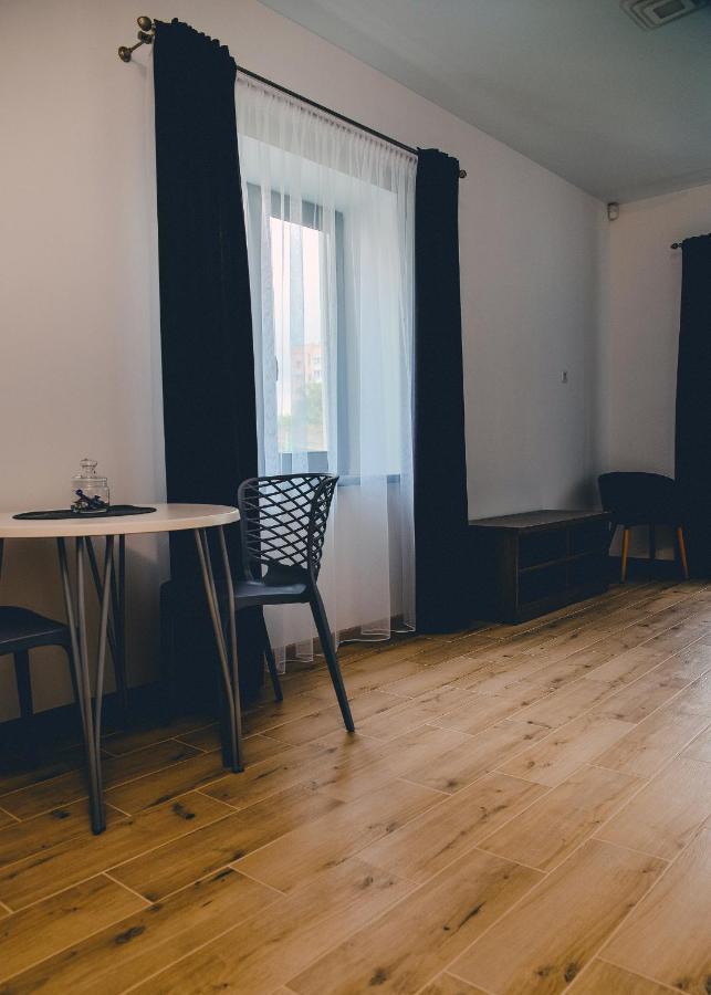 Four Rooms Apartments Tscherkassy Exterior foto